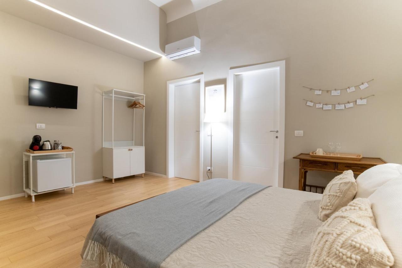 Room24 R Bari Esterno foto