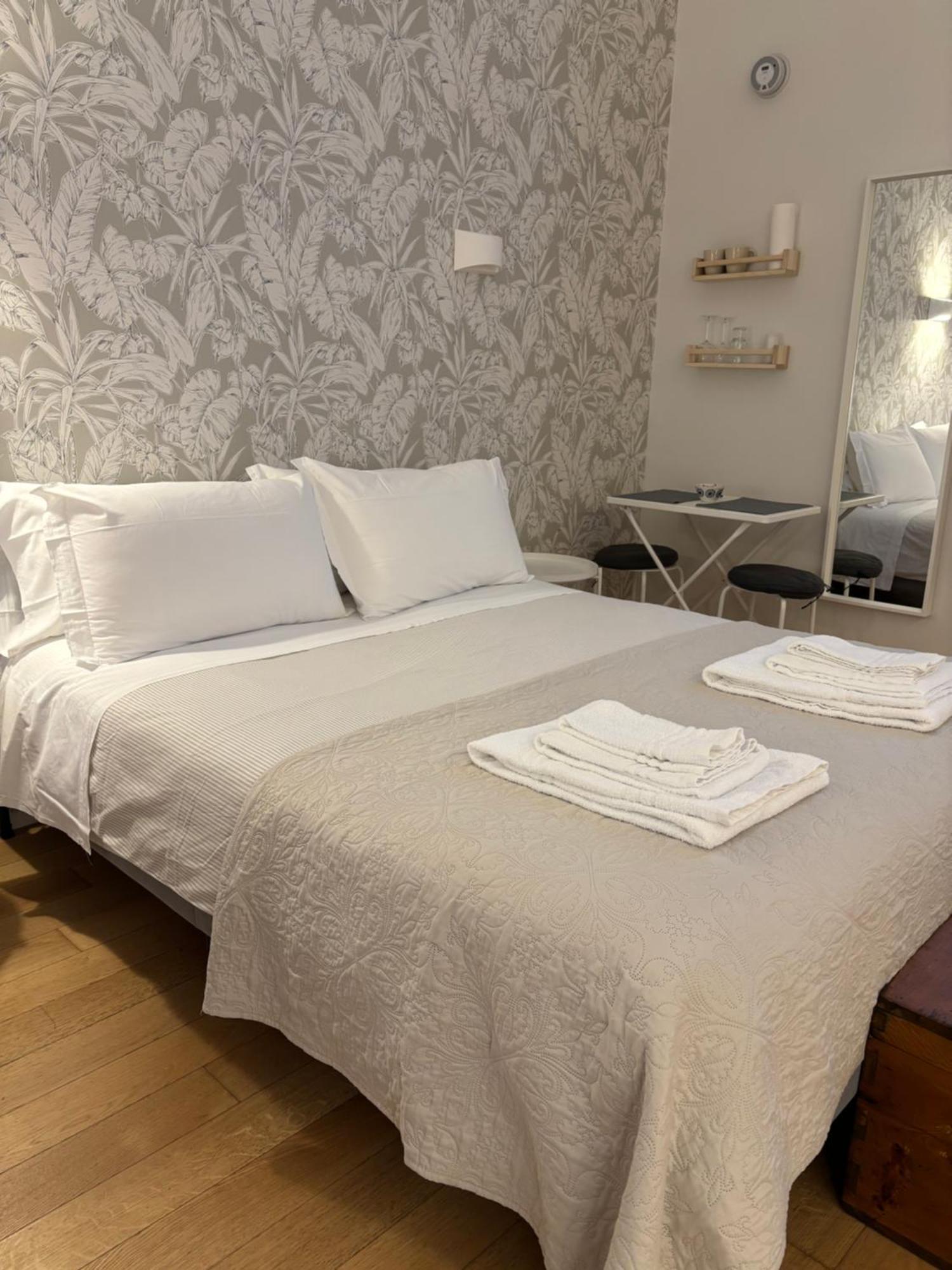 Room24 R Bari Esterno foto