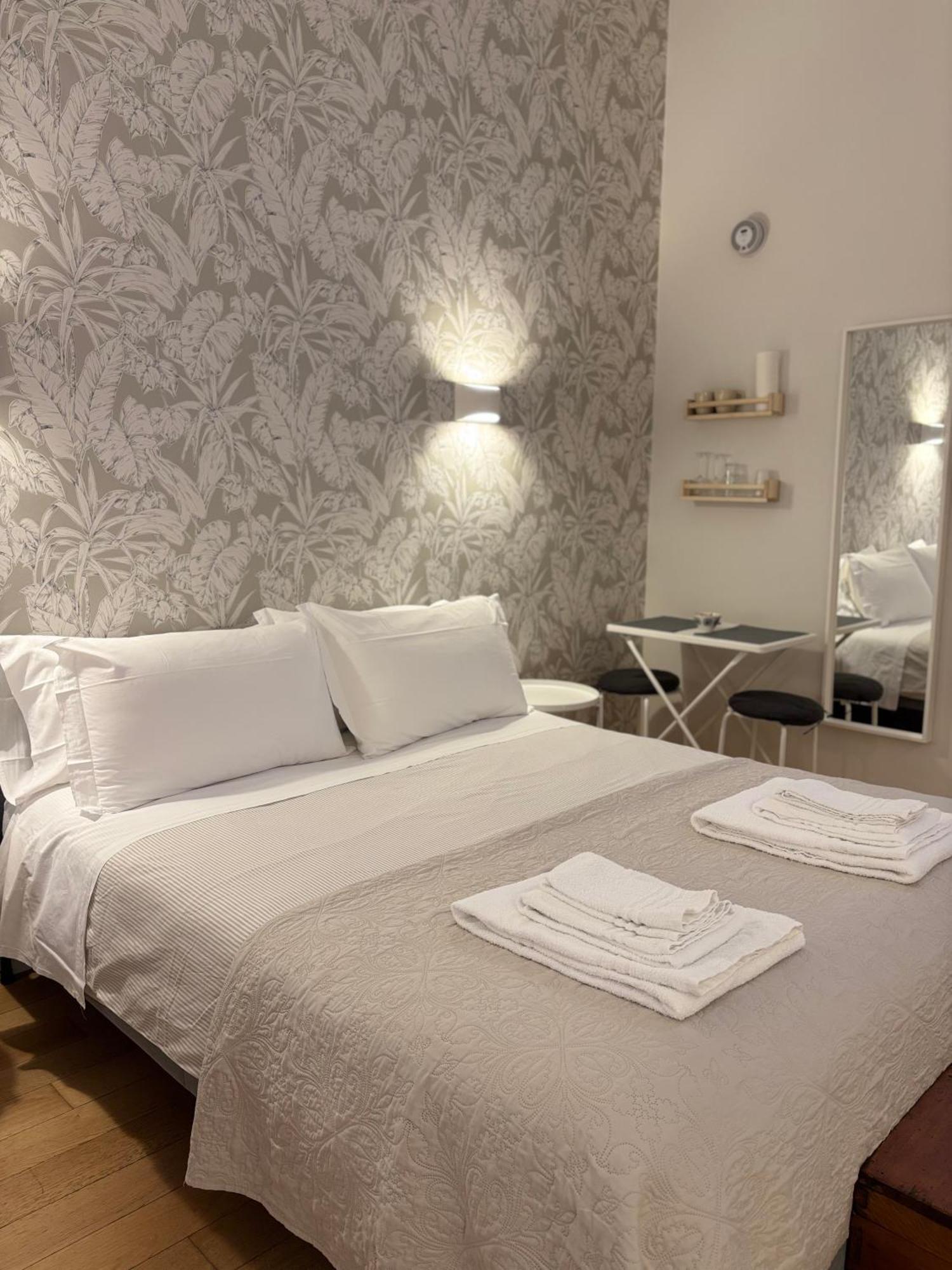 Room24 R Bari Esterno foto